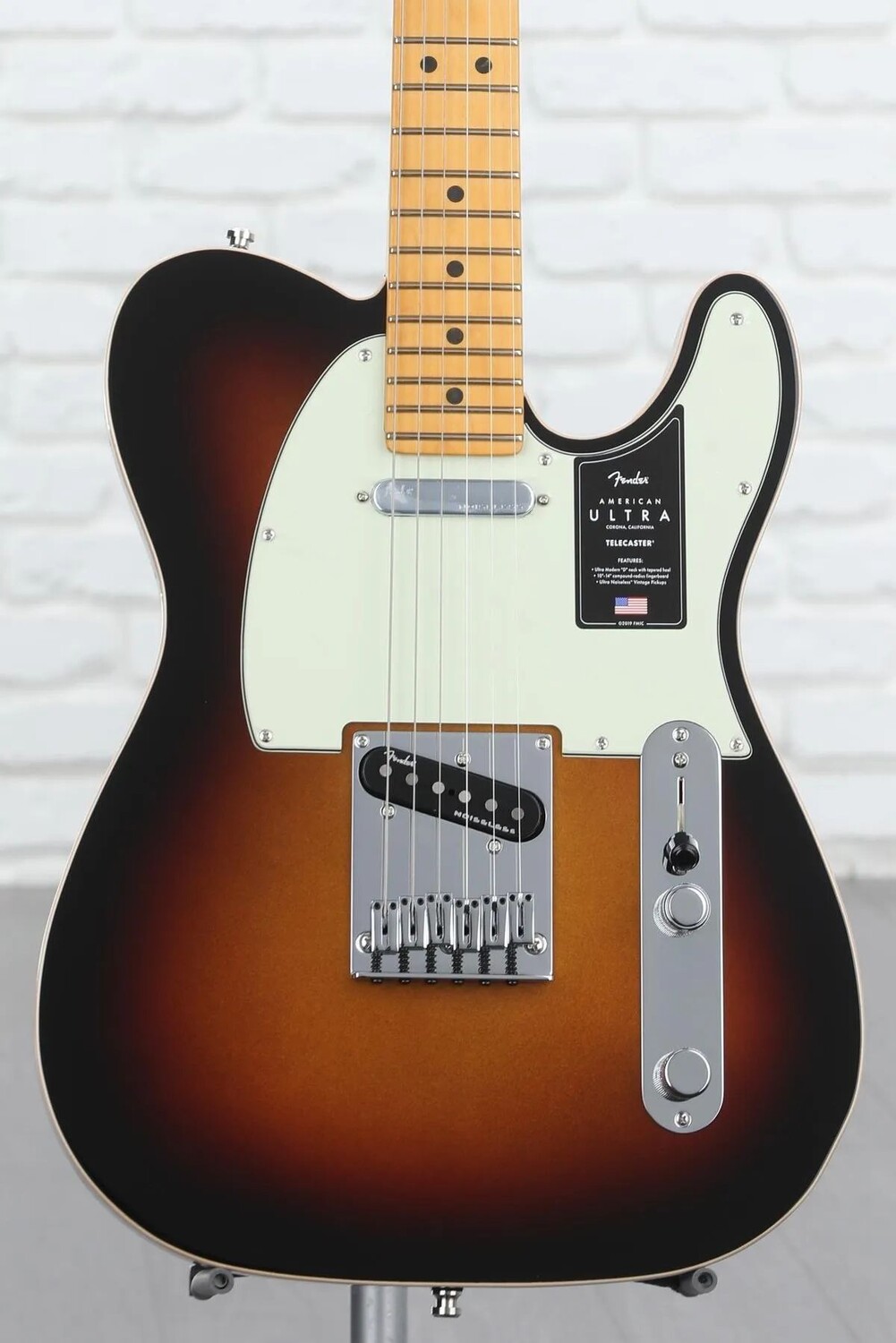 

Fender American Ultra Telecaster — Ultraburst с кленовой накладкой на грифе