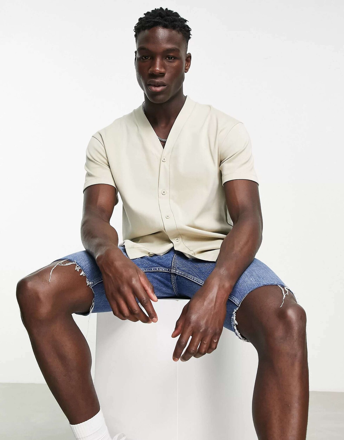 

Футболка оверсайз с каменными пуговицами Topman