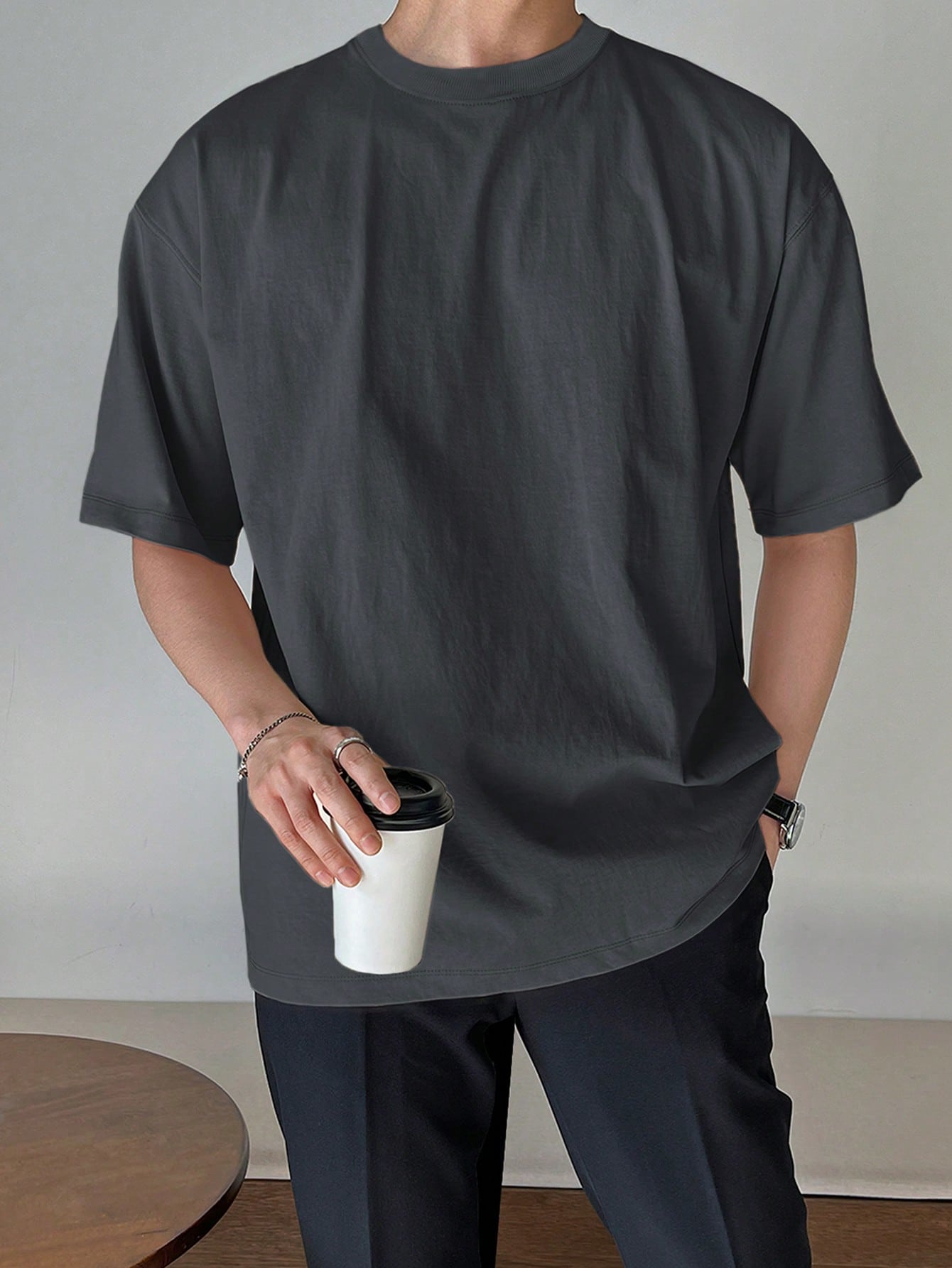 DAZY Мужская летняя однотонная футболка с круглым вырезом и короткими рукавами, темно-серый
