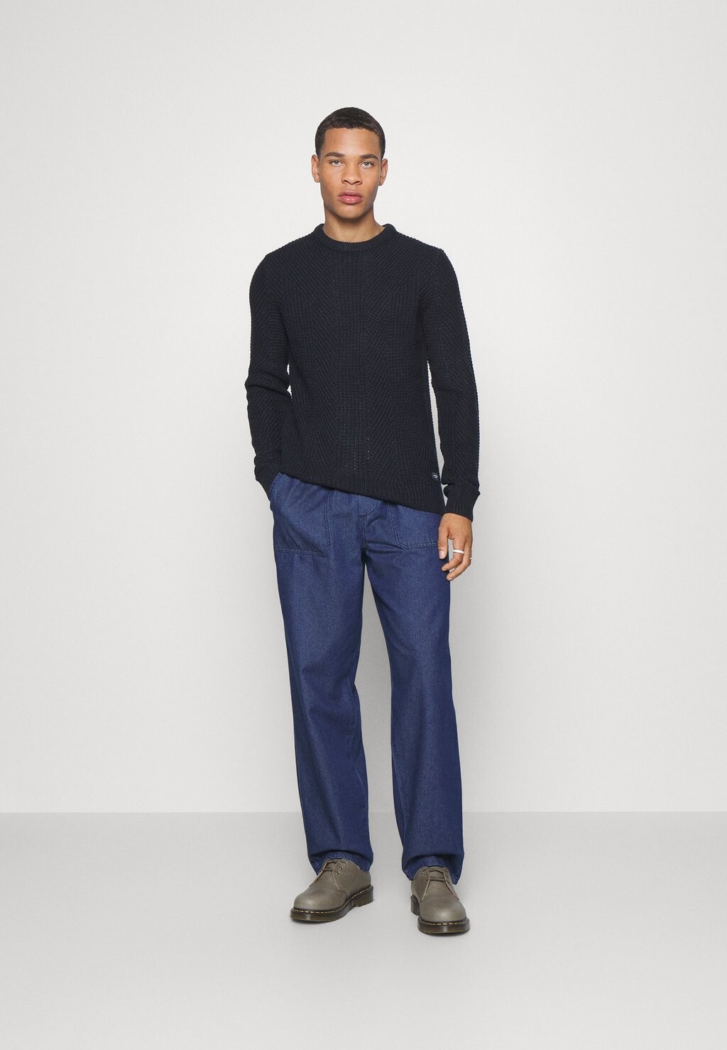 

Свитер JJSTANDFORD CREW NECK Jack & Jones, темно-синий пиджак
