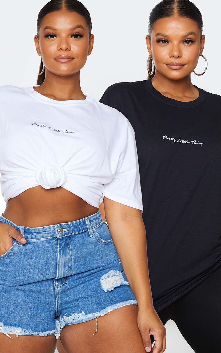 цена PrettyLittleThing Plus — набор из 2 черных и белых больших футболок