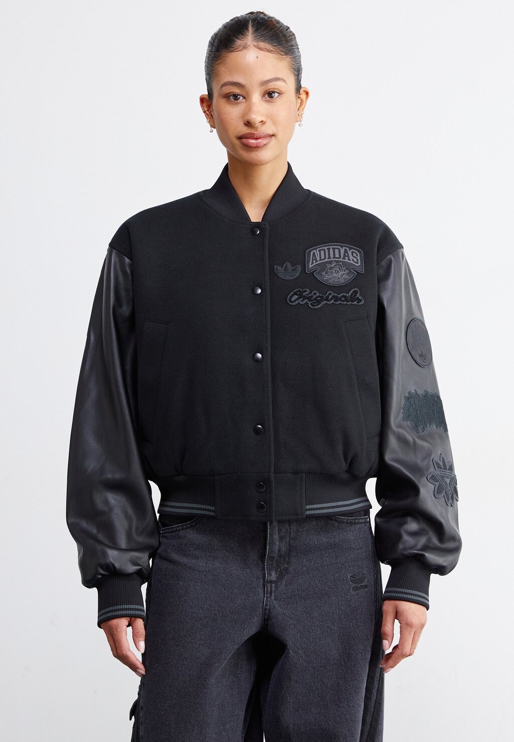 

Куртка-бомбер adidas Originals, черный