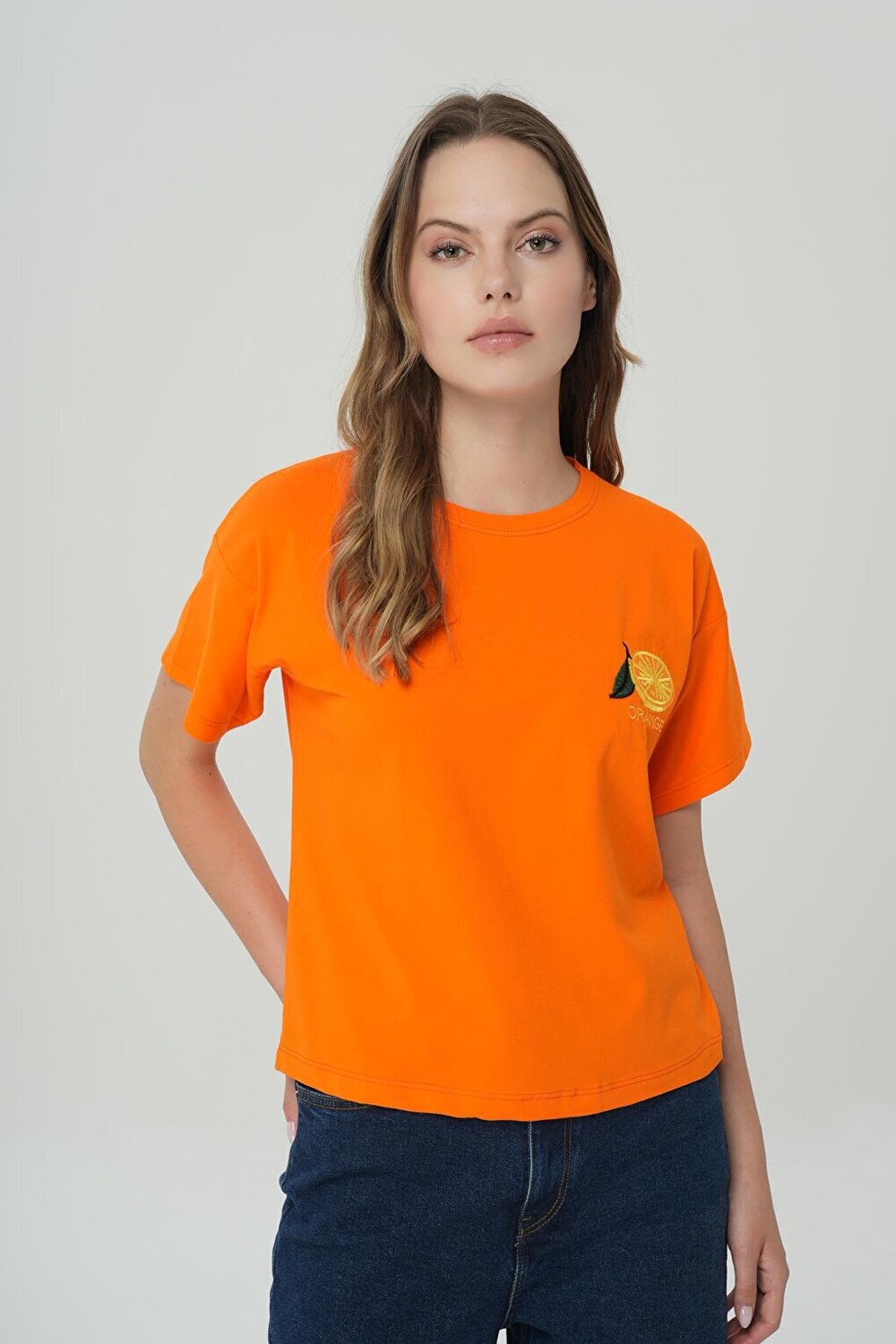 

Оранжевая футболка с коротким рукавом и вышивкой Crew Neck 56102-010 CROSS JEANS, Оранжевый