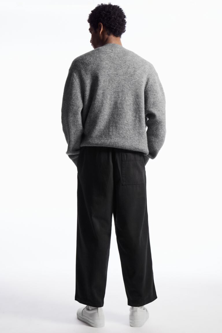 

Брюки из саржи с эластичным поясом H&M, черный