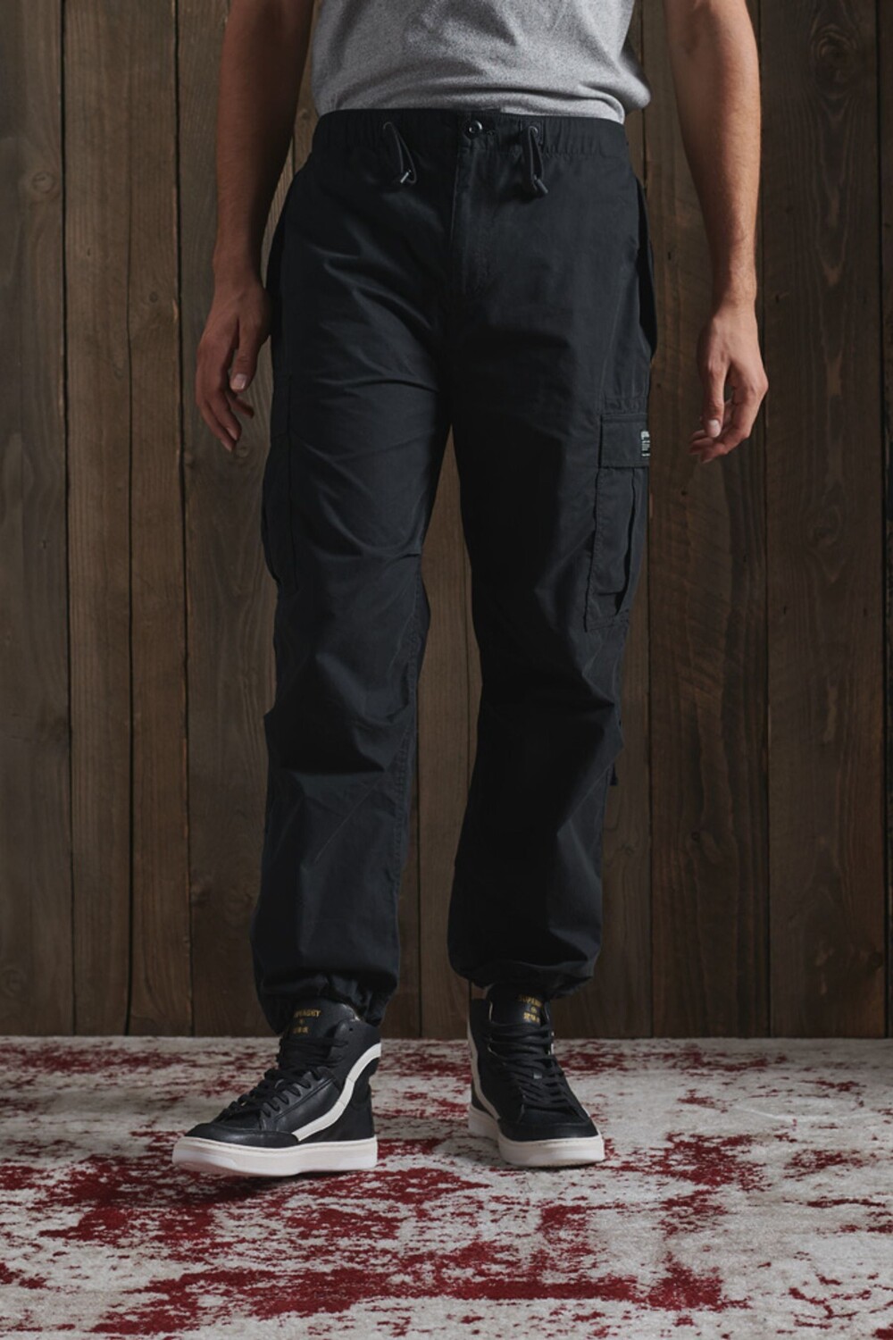 

Брюки с парашютной хваткой Superdry, черный