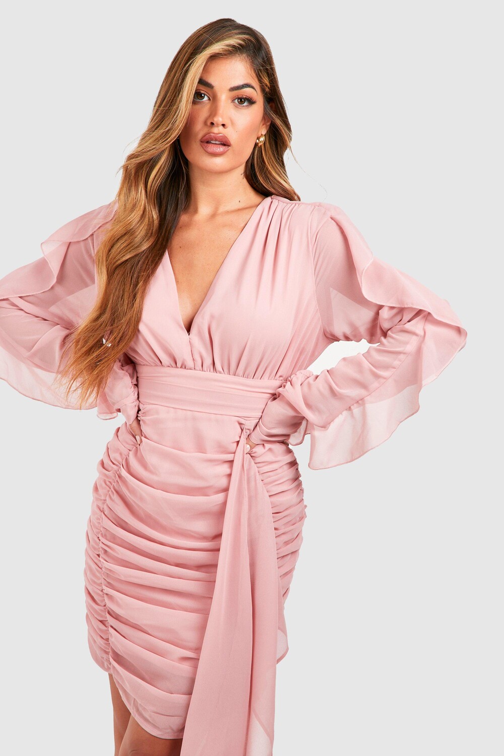 

Мини-платье с сеточными деталями и со сборами Boohoo, румяна