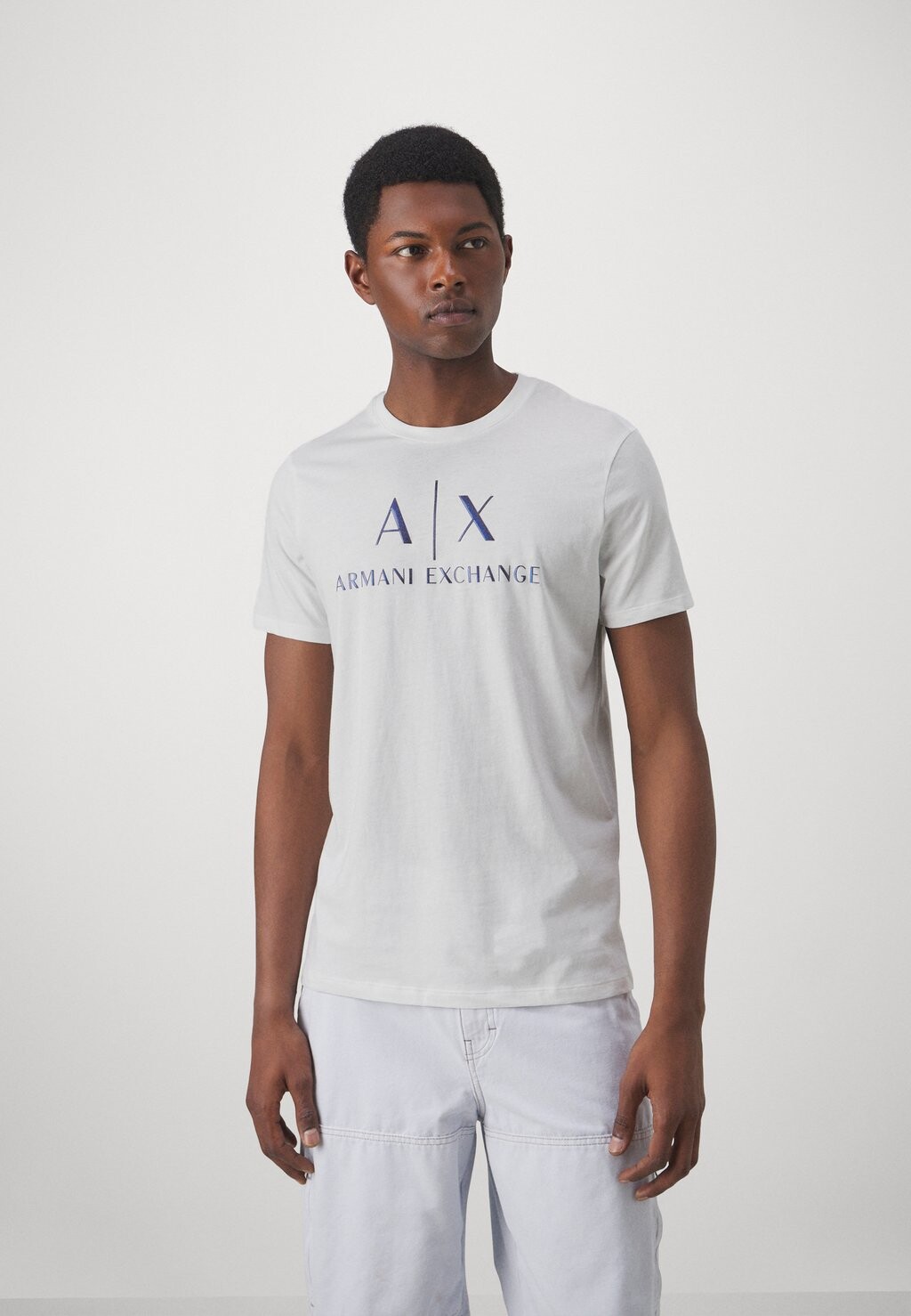 

Футболка с принтом Armani Exchange, цвет off white