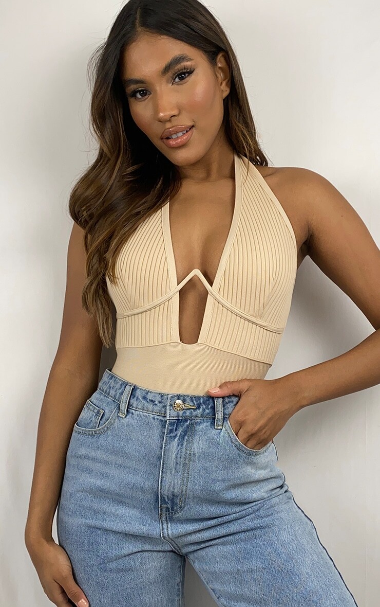 

PrettyLittleThing Боди телесного цвета Bandage Rib с V-образным вырезом и воротником-халтер