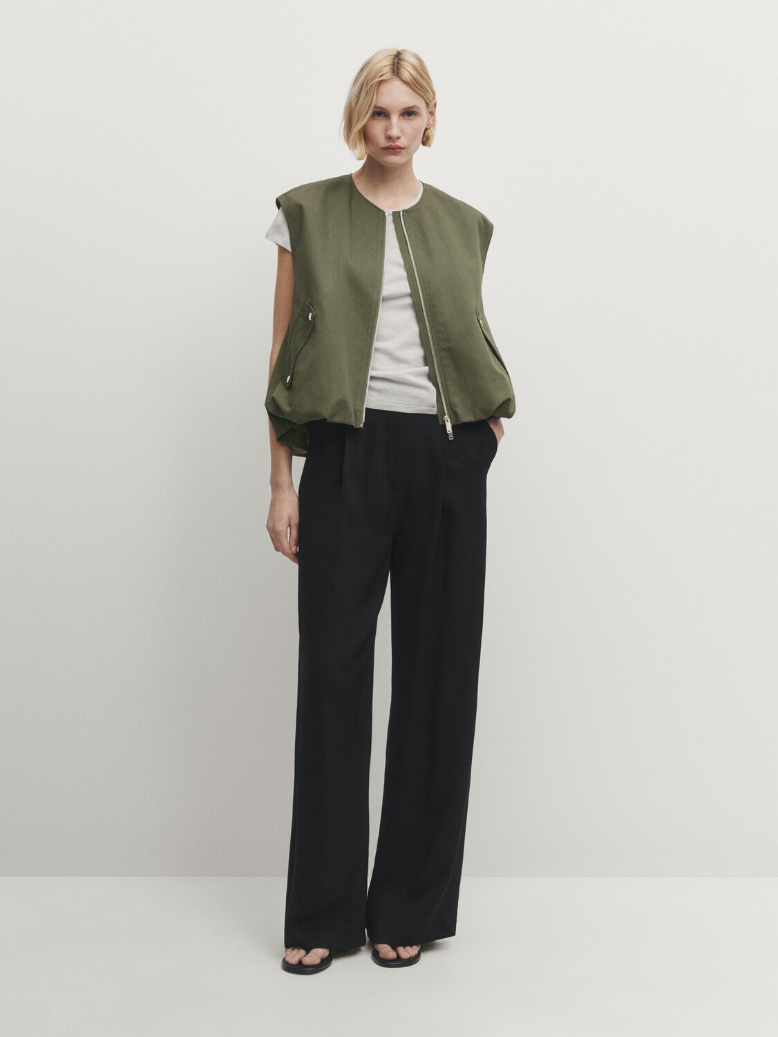 

Объемный жилет на молнии. Massimo Dutti, хаки