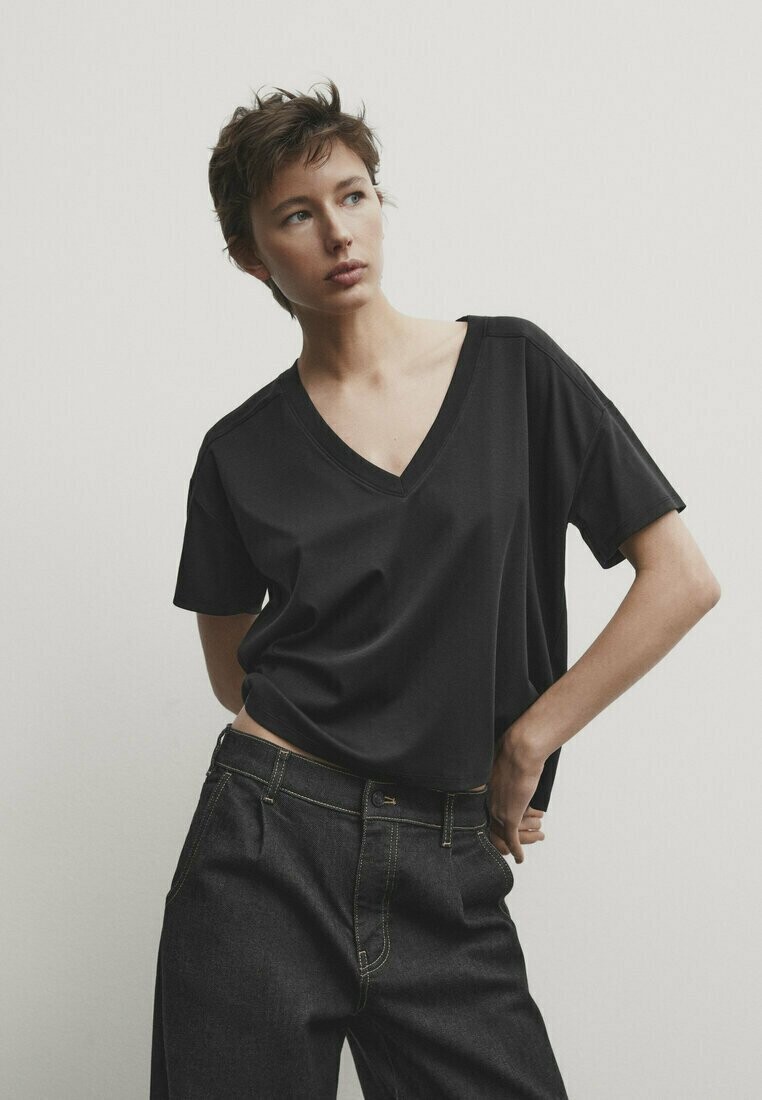 

Футболка базовая V-NECK Massimo Dutti, цвет dark grey