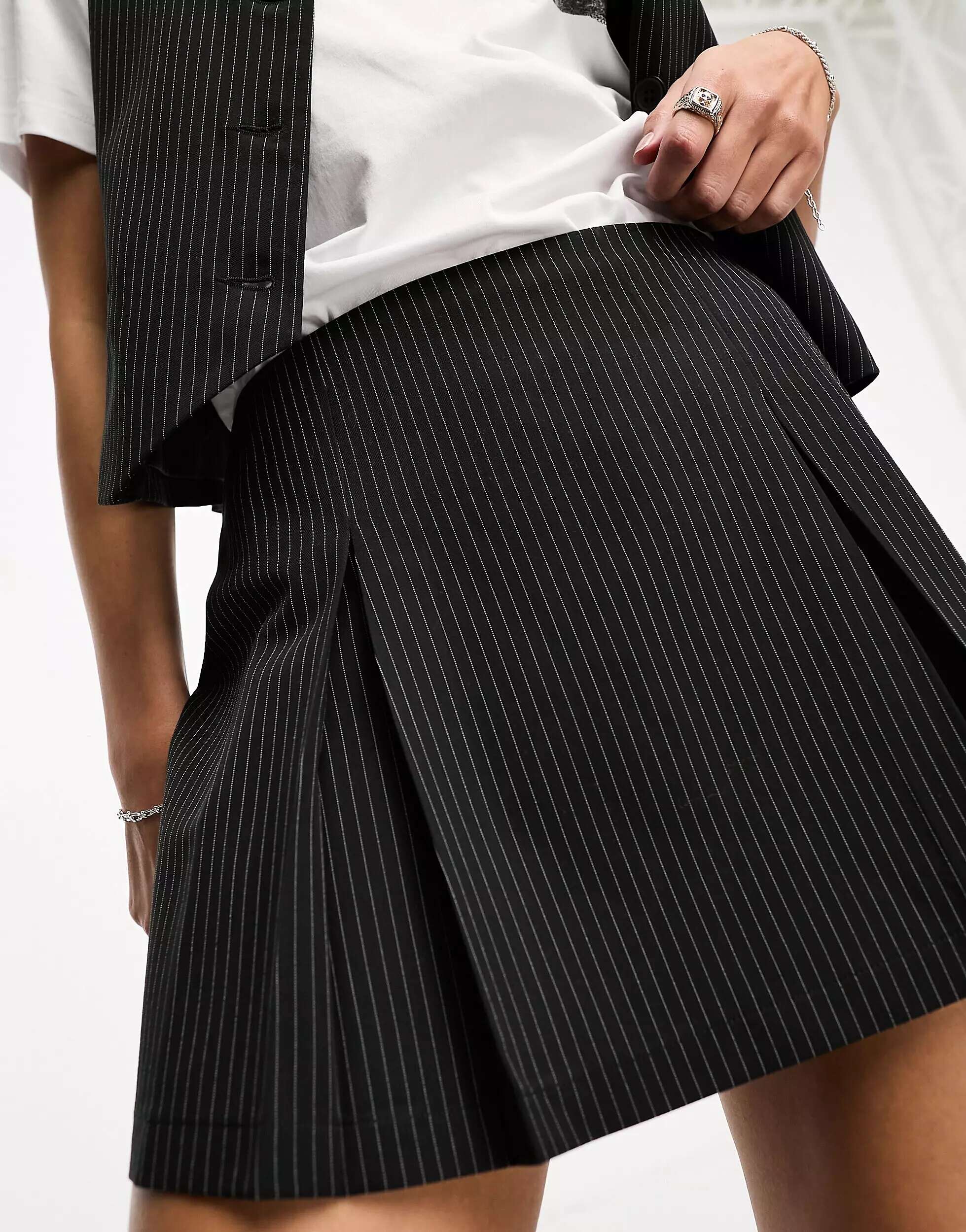 Коордная мини-юбка с асимметричными складками ASOS в черную полоску