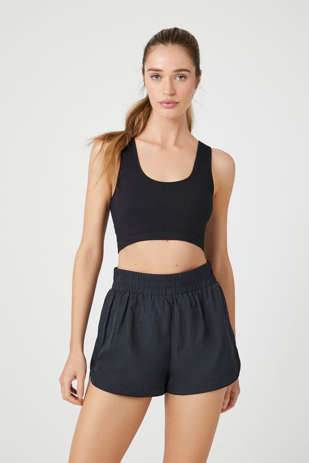 

Шорты Active с дельфиновым краем Forever 21, черный