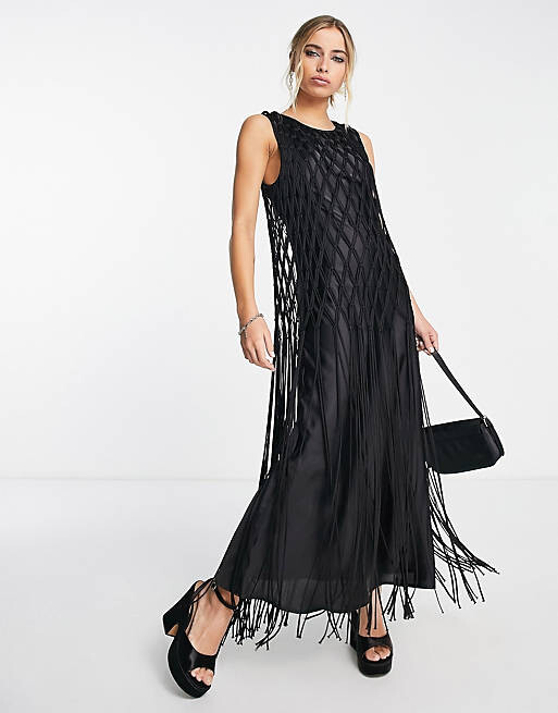 

Черное атласное платье макси с отделкой макраме ASOS DESIGN