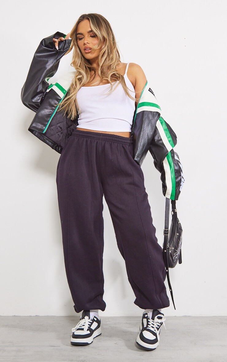 

PrettyLittleThing Черные свободные джоггеры с защипами