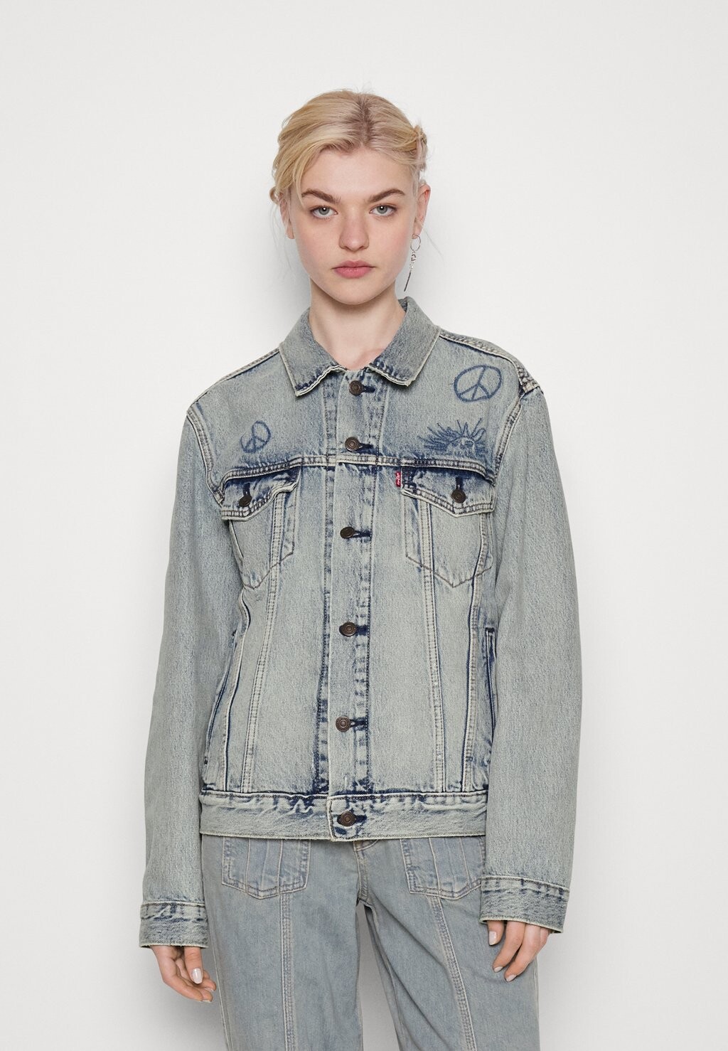

Джинсовая куртка Levi's