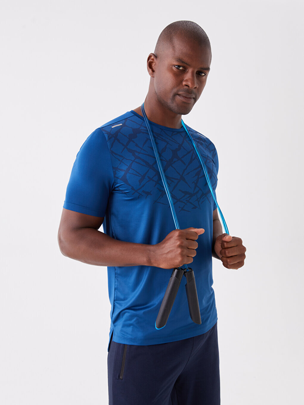 

Мужская спортивная футболка с круглым вырезом и короткими рукавами LCW Active, масло
