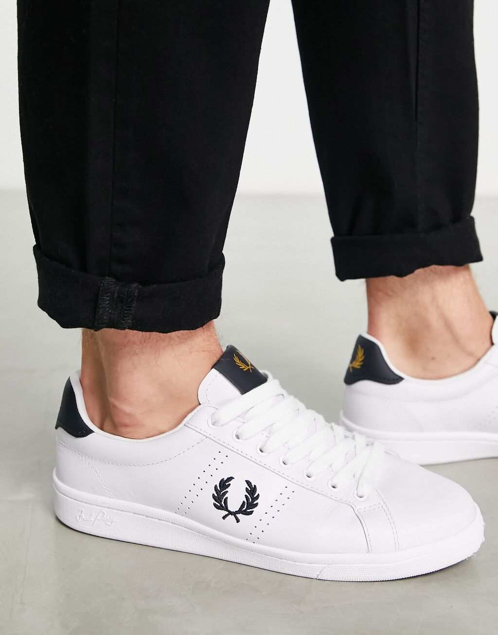 

Белые кожаные кроссовки Fred Perry B4321
