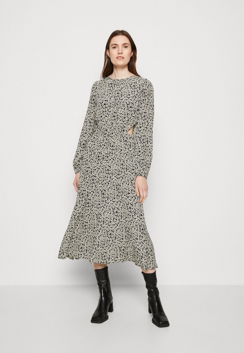 

Повседневное платье GAP, черный