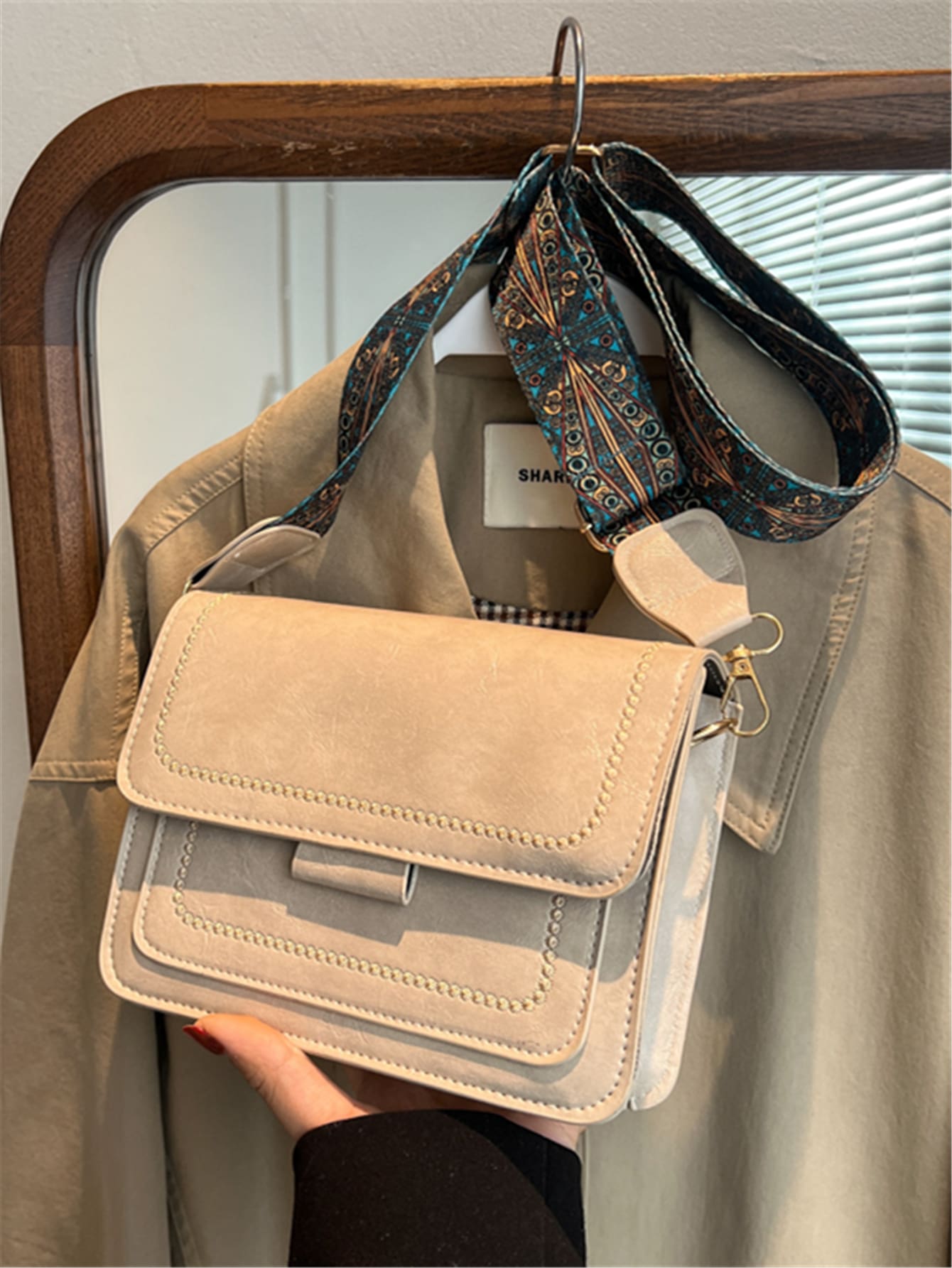 Квадратная сумка с клапаном и вышивкой, бежевый маленькая квадратная сумка через плечо с цепочным ремешком и модной сумочкой с принтом многоцветный