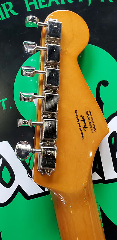 

Электрогитара Squier Classic Vibe '60s Stratocaster Left-Handed, Laurel Fingerboard, 3-Color Sunburst