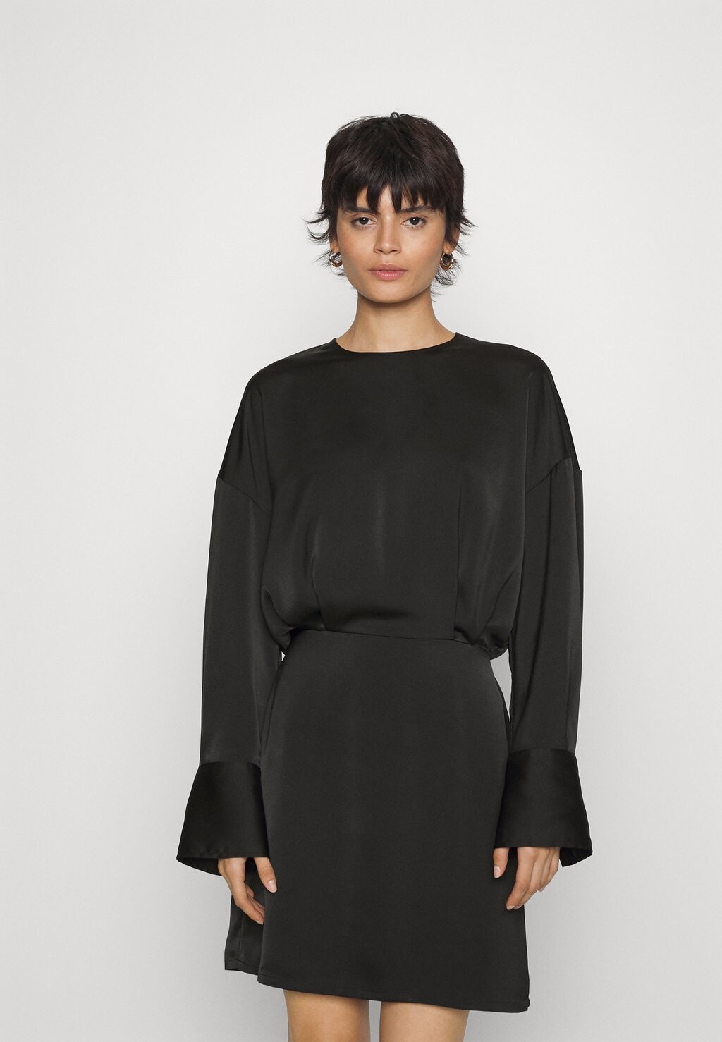 

Коктейльное платье Gina Tricot, черный