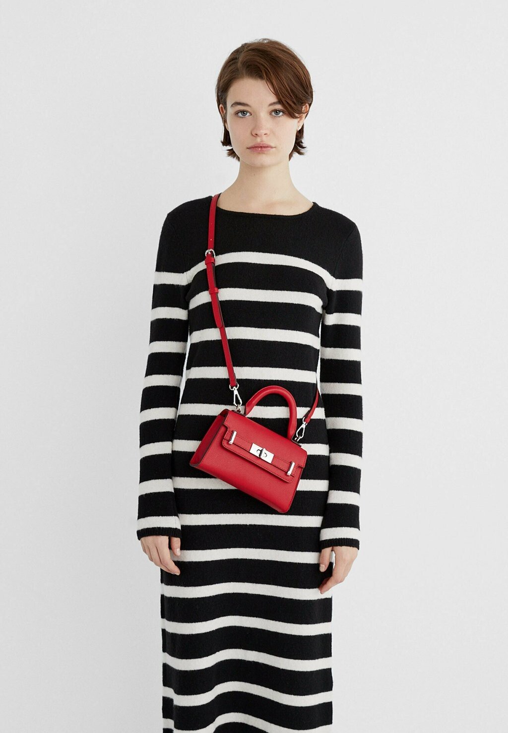 

Сумка Stradivarius, цвет red