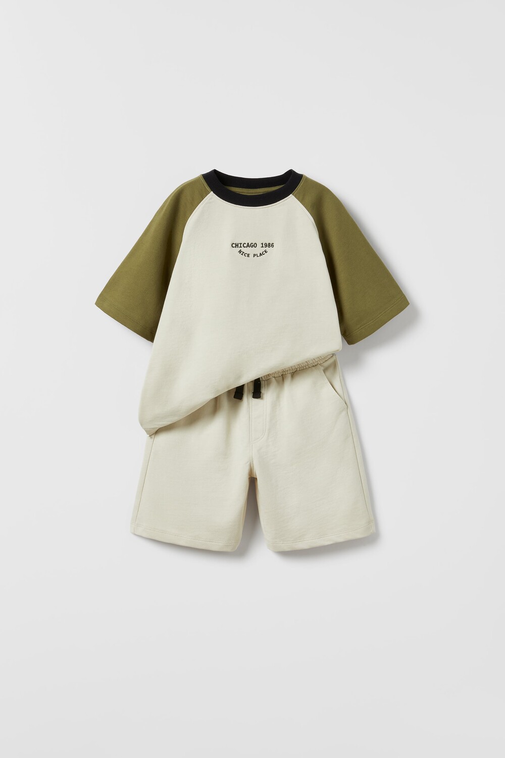 

Набор для колледжа с написанием текста Zara, экрю / зеленый