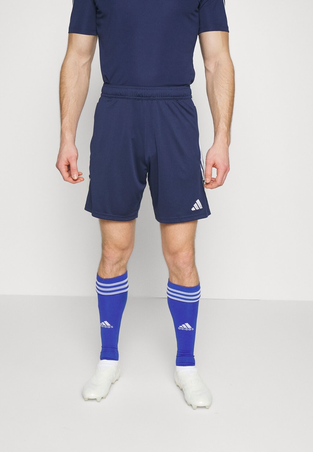 

Спортивные шорты Adidas