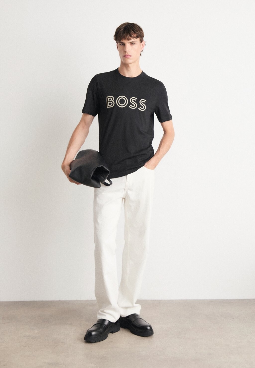

Футболка с принтом TEE BOSS, черный