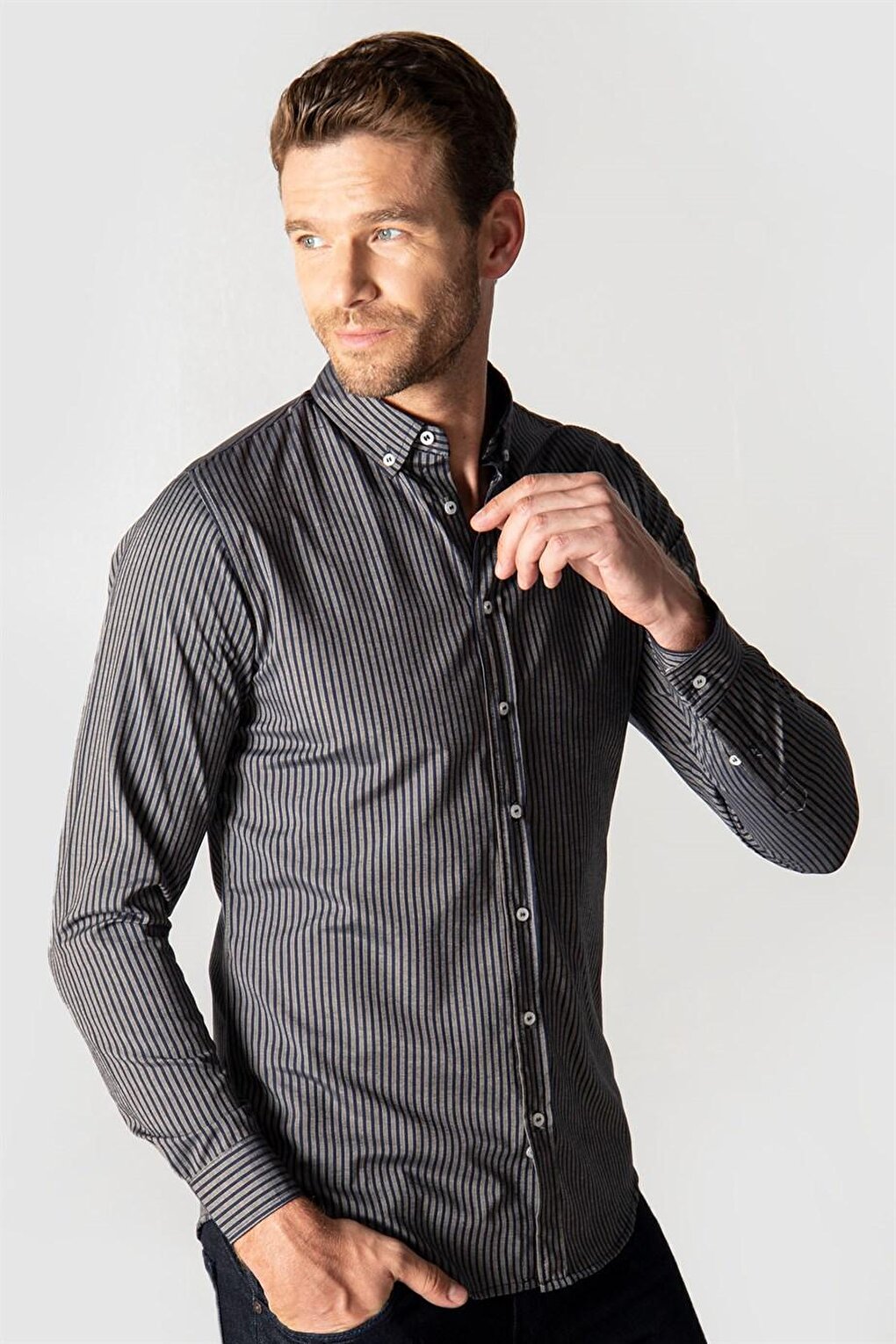 Приталенная хлопковая мужская рубашка в полоску, которую легко гладить TUDORS