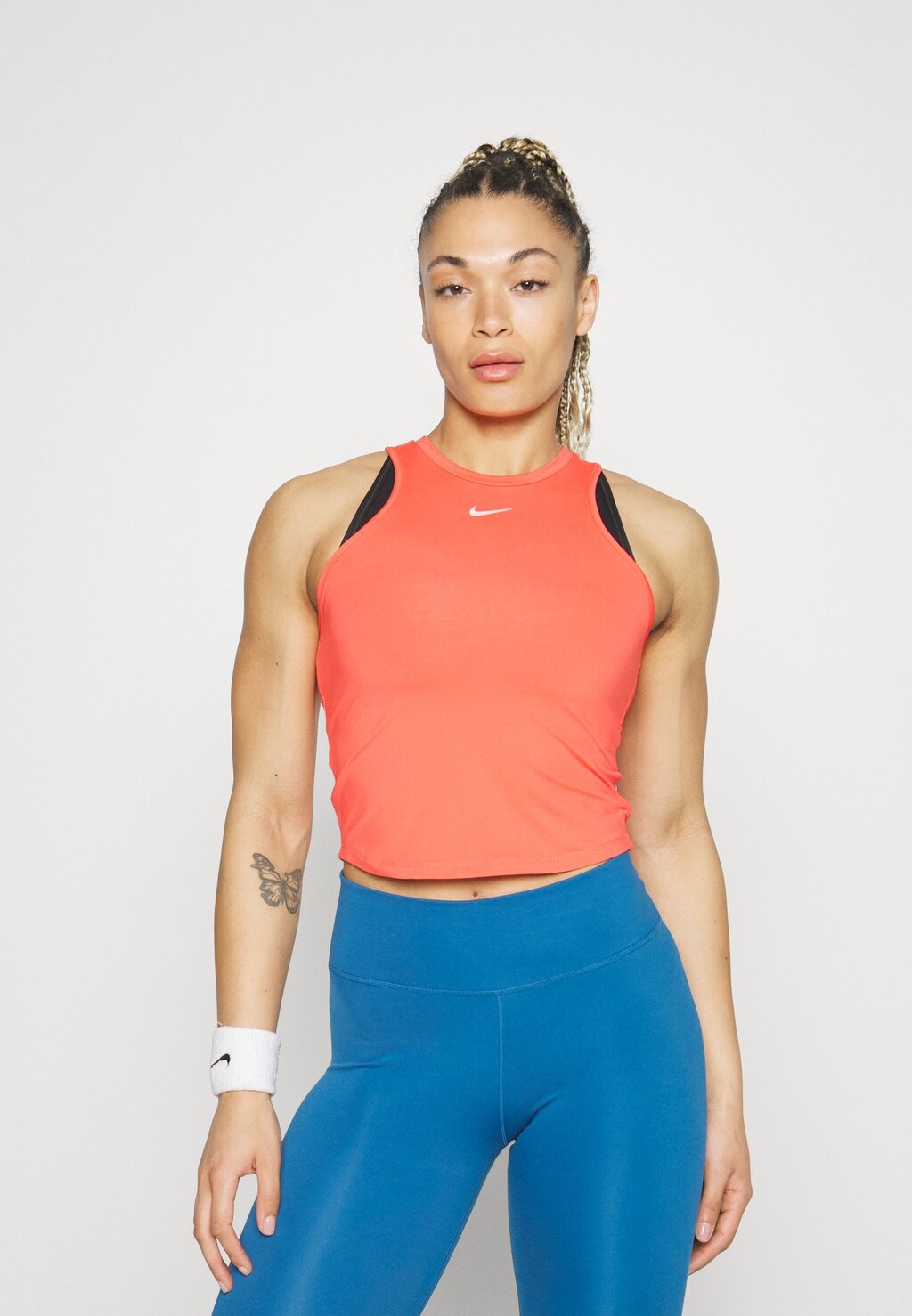 

Топ Nike