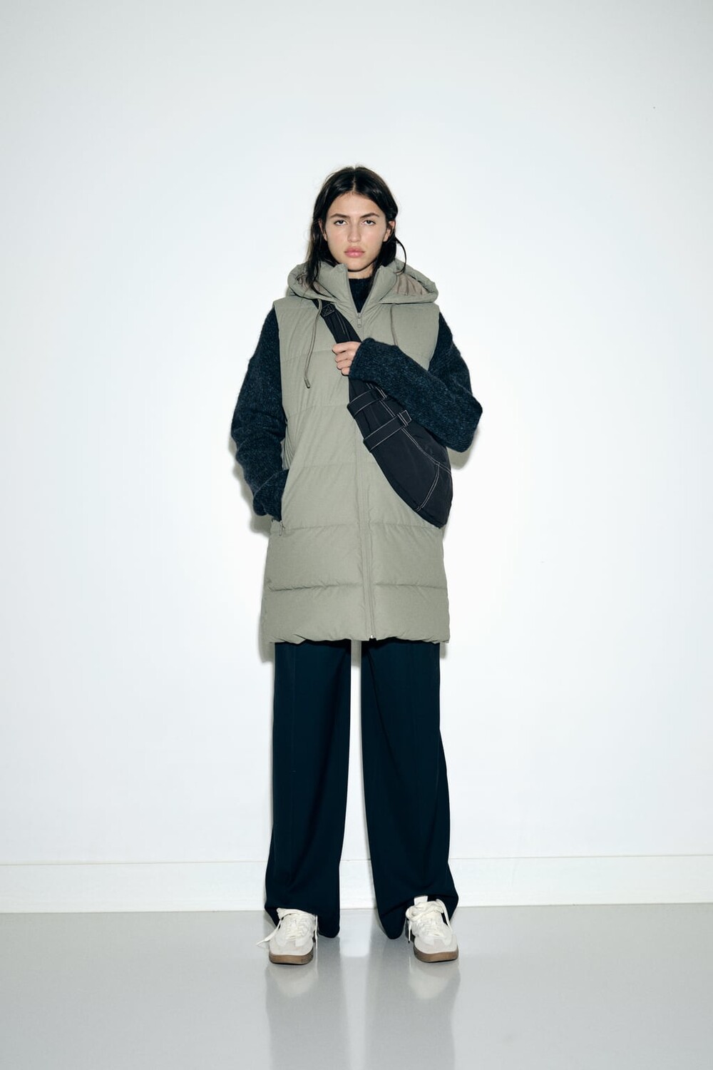 

Прорезиненный пуховик с капюшоном ZARA, хаки