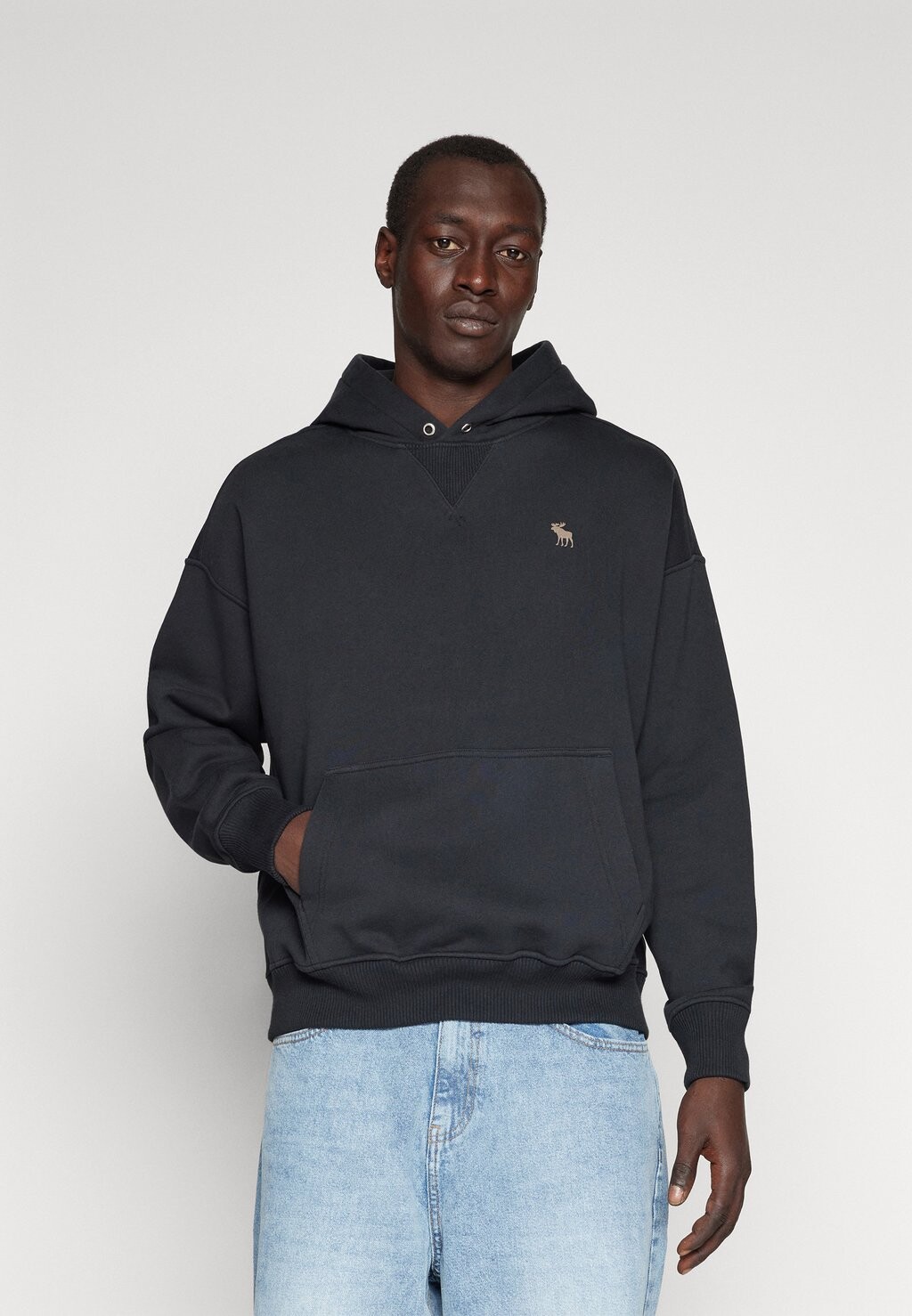 

Толстовка Heavyweight Icon Popover Hoodie Abercrombie & Fitch, цвет casual black