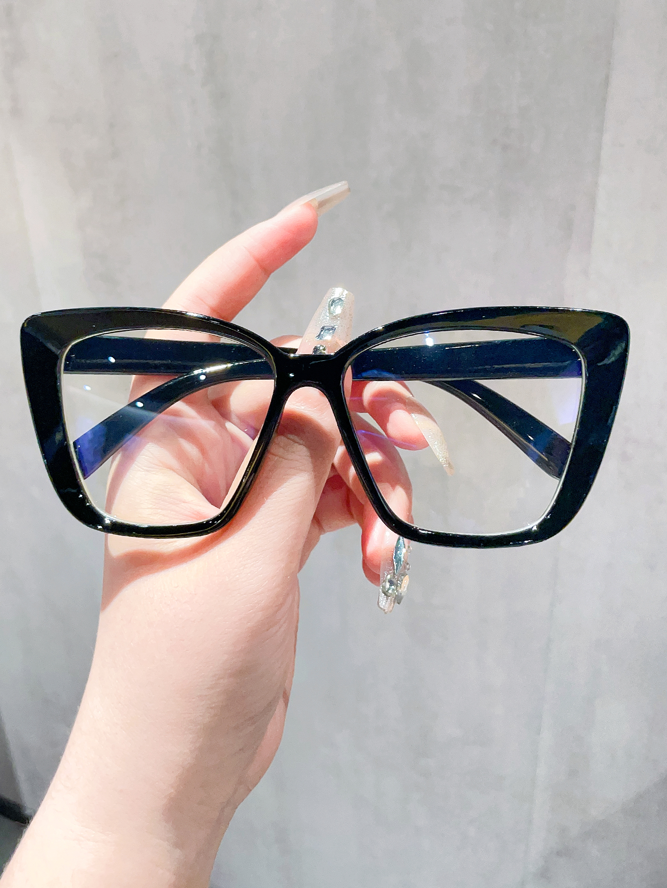 цена 1 шт. Простые очки «кошачий глаз» в большой оправе с защитой от синего света (черные глянцевые)