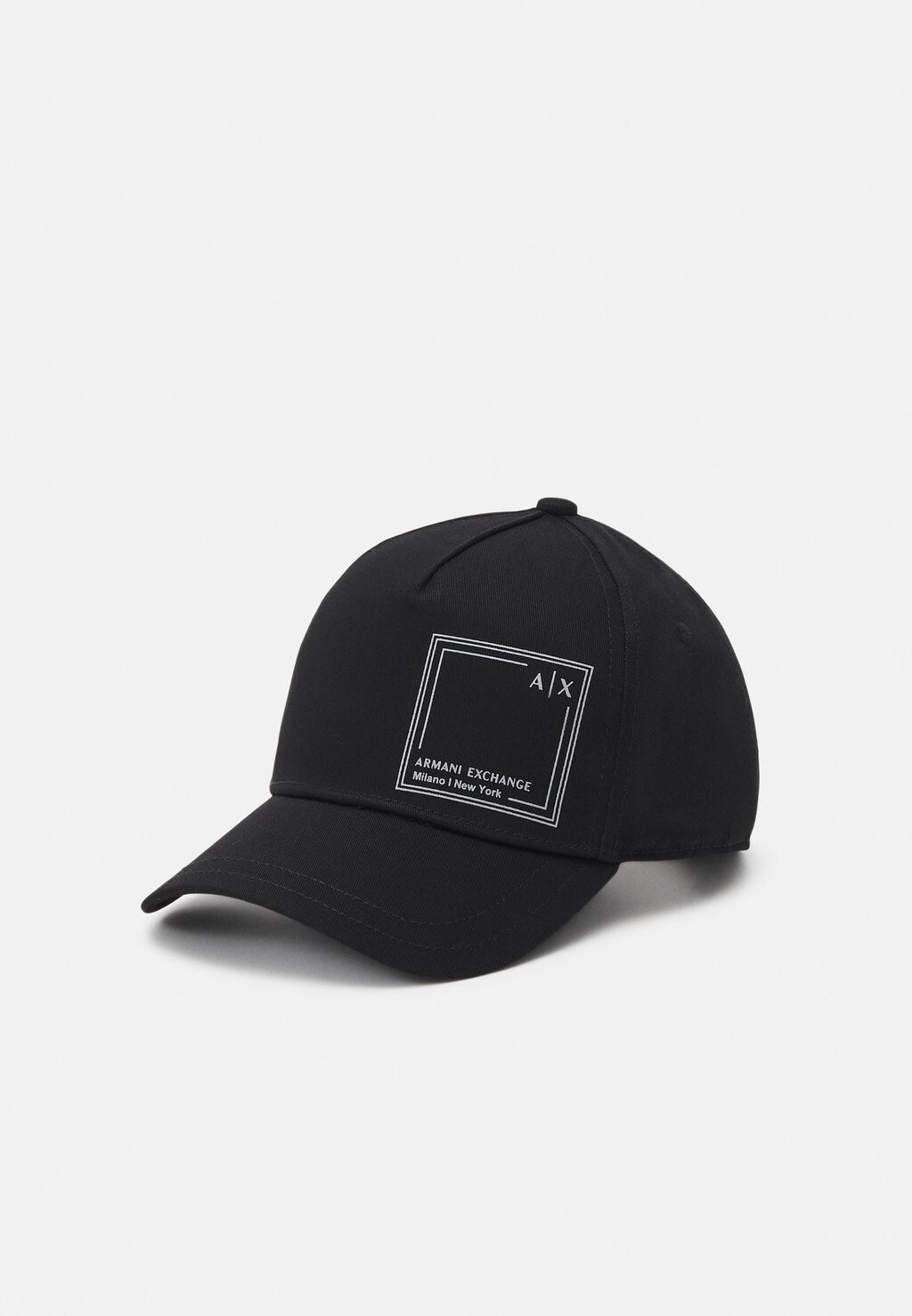 

Бейсболка Armani Exchange, черный