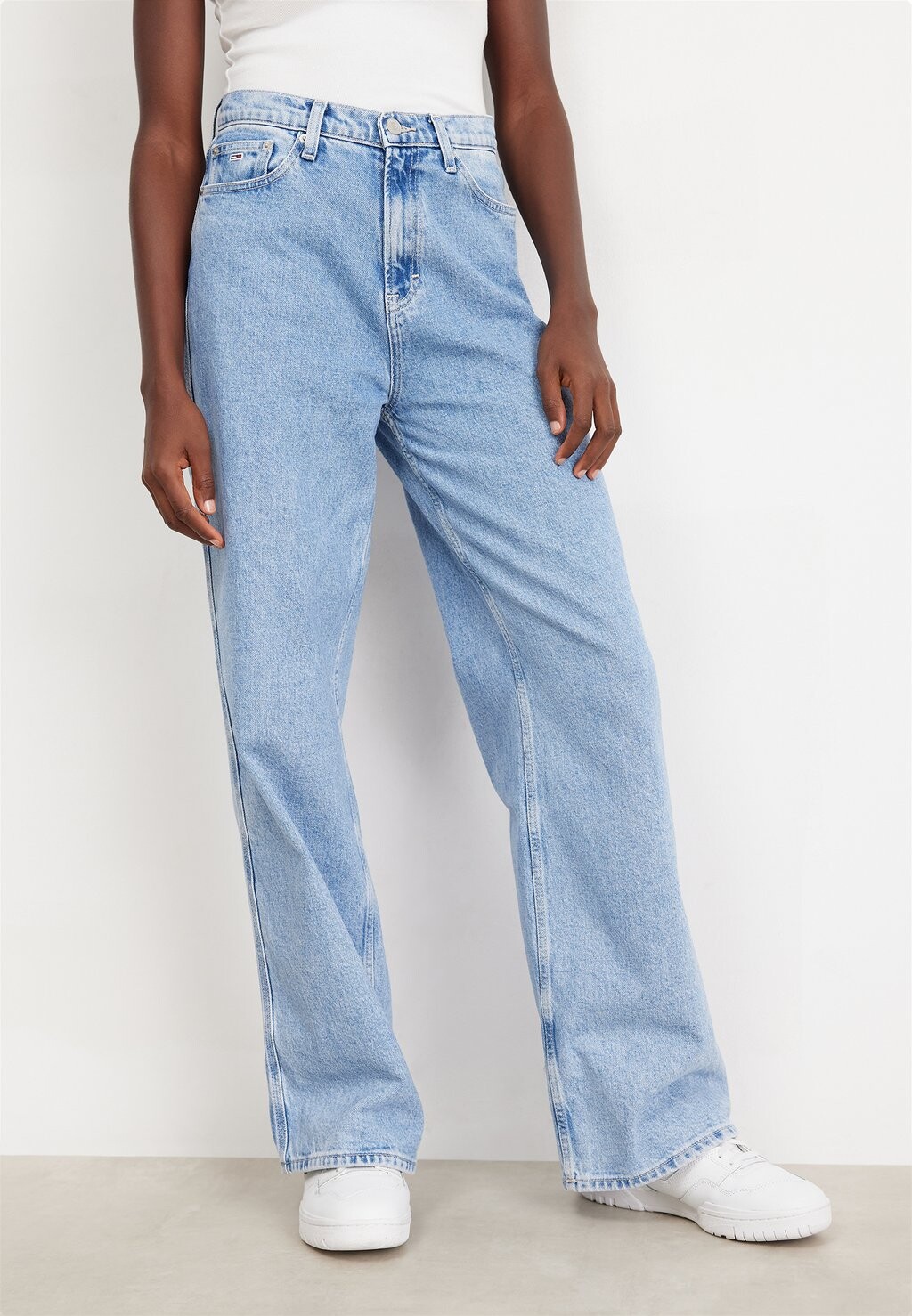 

Джинсы свободного кроя CLAIRE Tommy Jeans, светло-синий