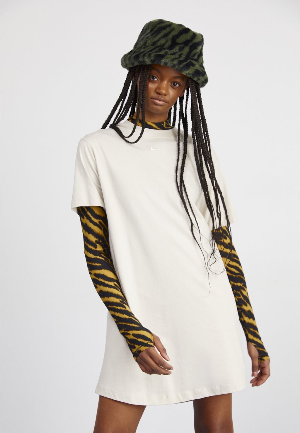 

Платье из джерси DRESS Nike Sportswear, цвет light orewood brown/sail