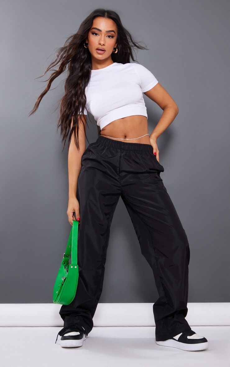 

PrettyLittleThing Миниатюрные черные брюки-ракушка с высокой талией
