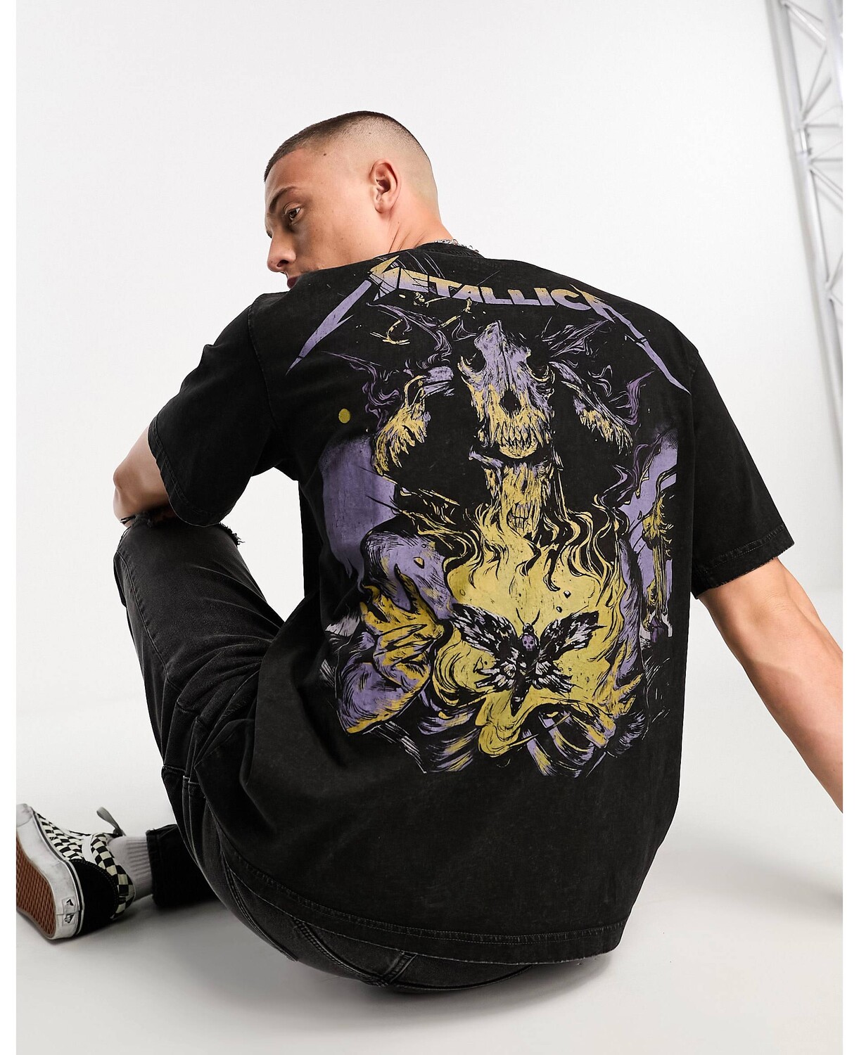 

Выбеленная черная футболка с принтом Pull&Bear Metallica