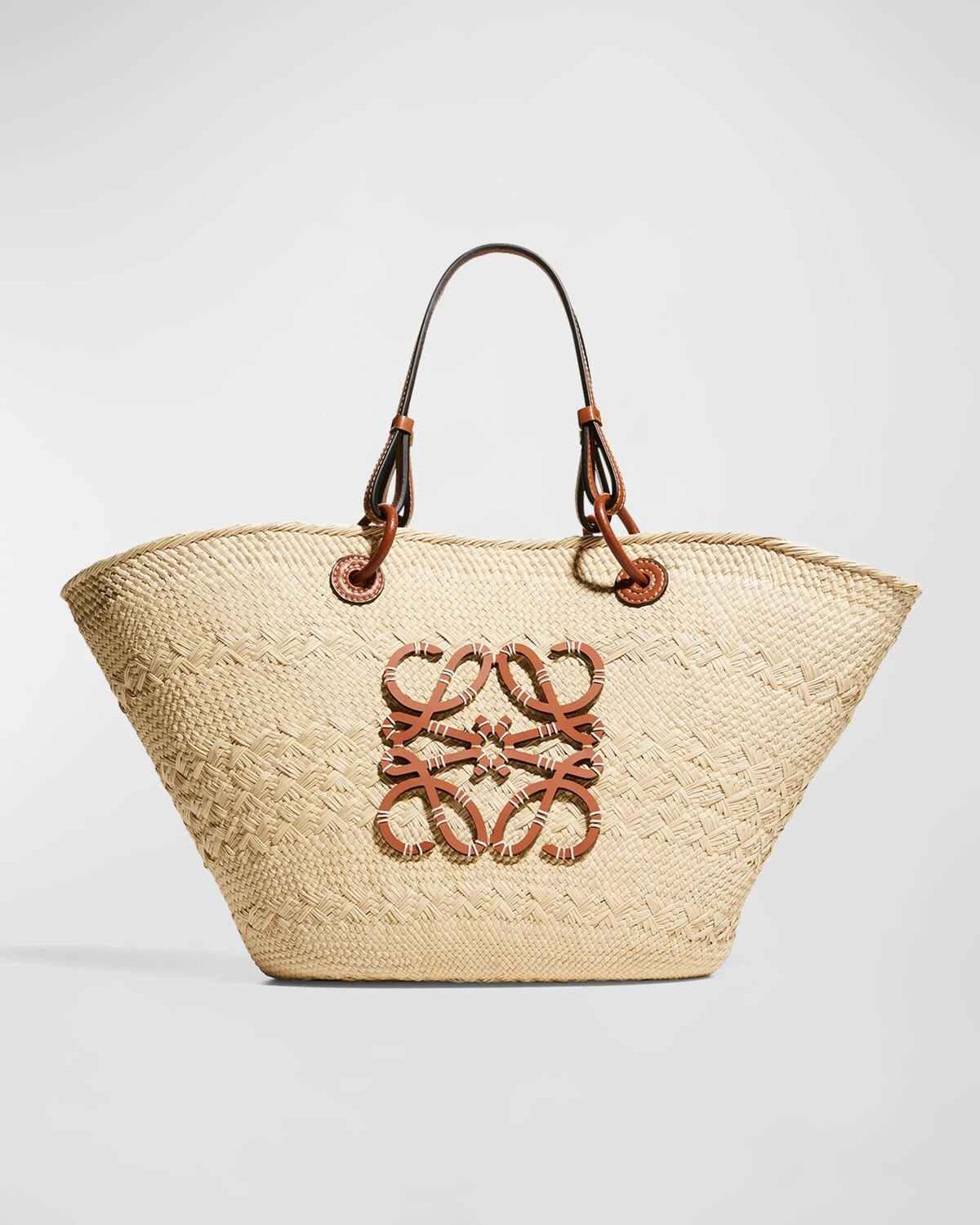 

Сумка Basket Basket Ibiza Anagram из коллаборации с Paula's Iraca Palm с кожаными ручками Loewe, цвет Natural/Tan