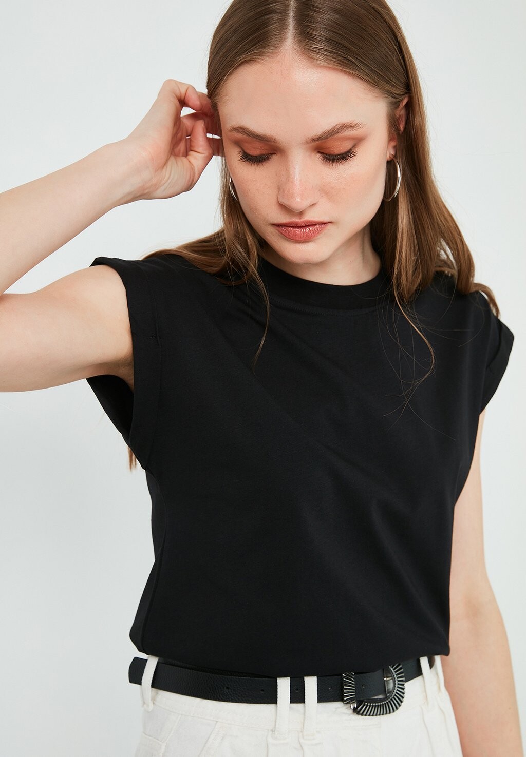 

Базовая футболка LELA, черный