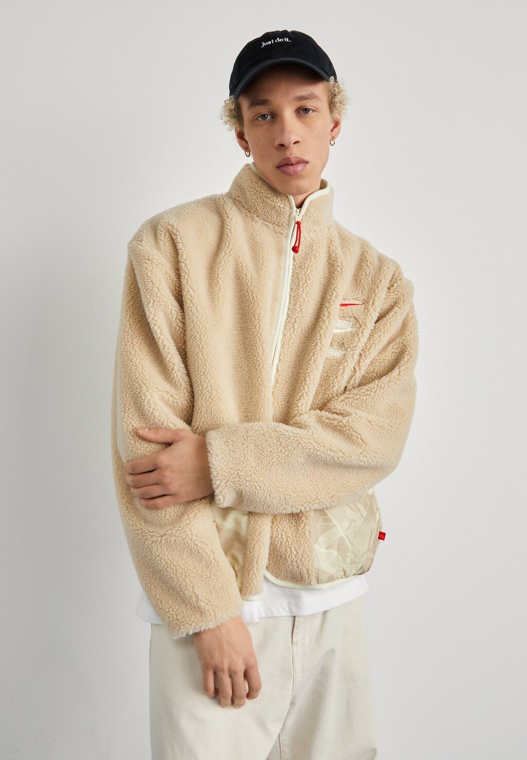 

Демисезонная куртка Nike Sportswear, цвет sanddrift