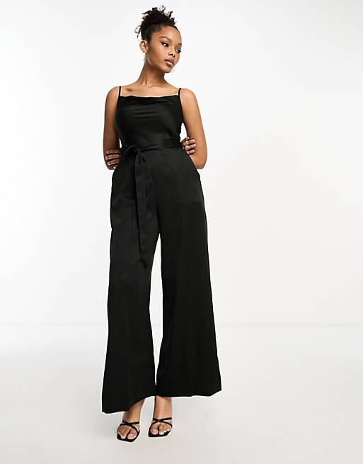 

Черный атласный комбинезон с воротником-хомутом Closet London