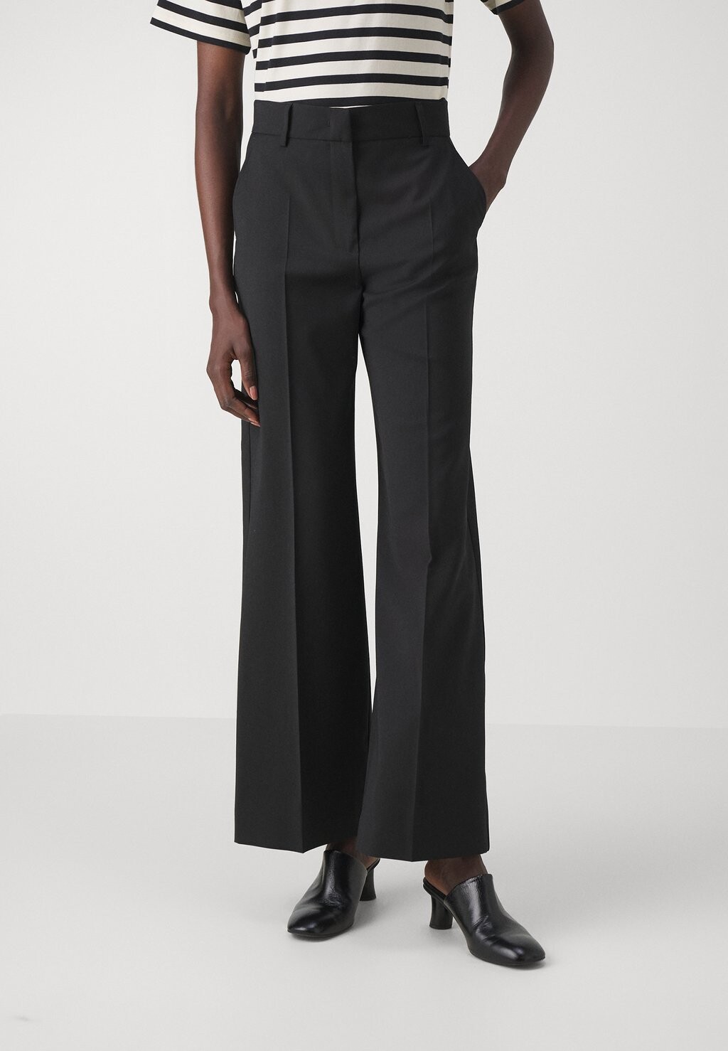 

Брюки Visivo WEEKEND MaxMara, черный