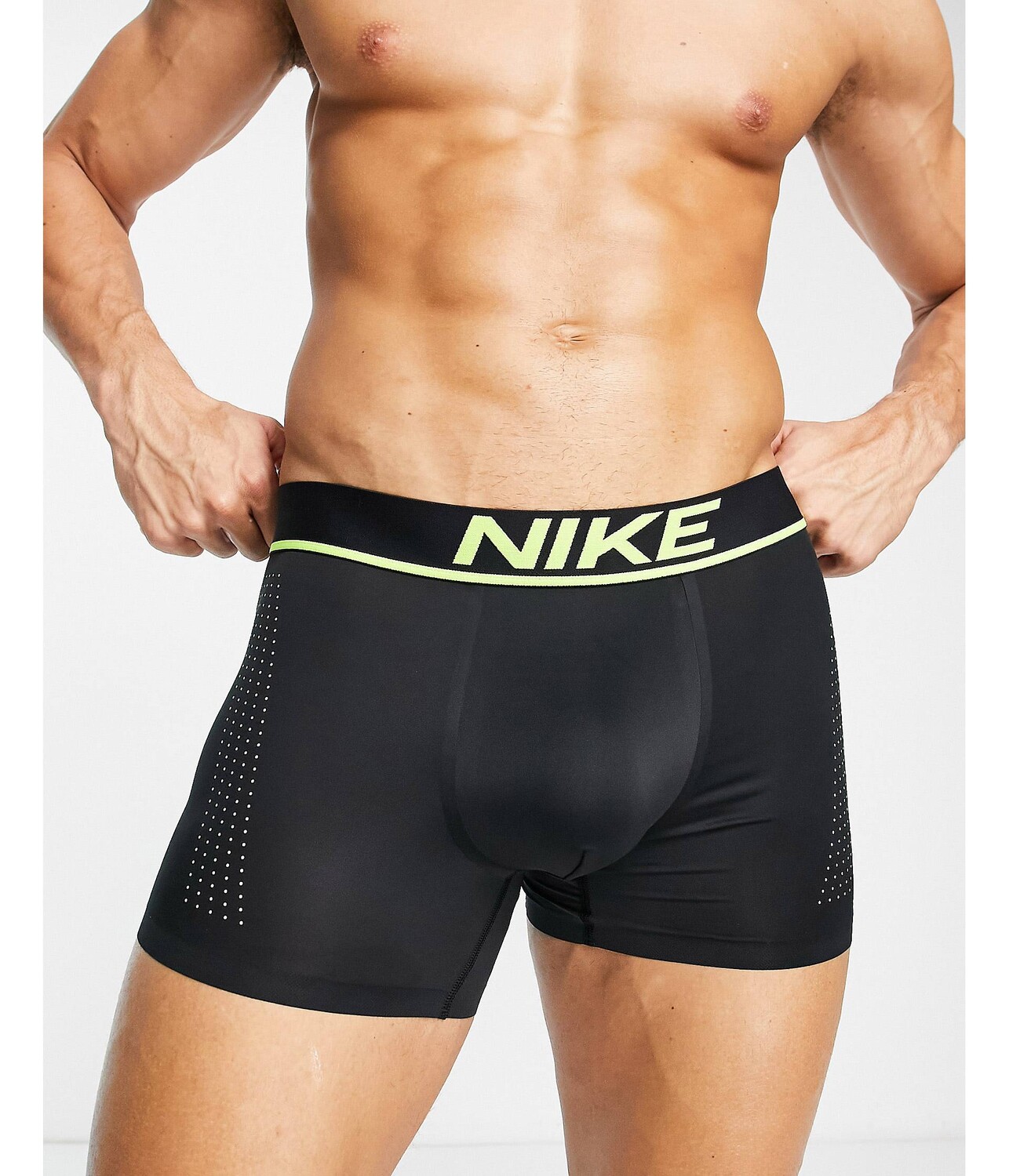 

Короткие шорты Nike Premium черного и желтого цвета