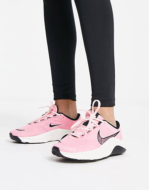 

Розовые кроссовки Nike Training Legend Essential 3