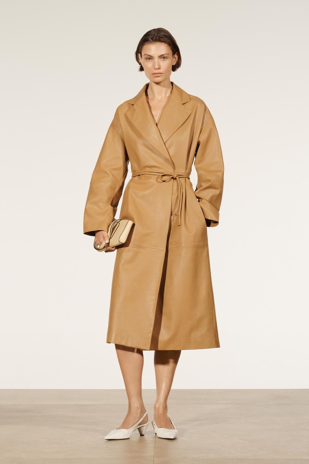 

Кожаное пальто с поясом ZARA, кэмел легкий