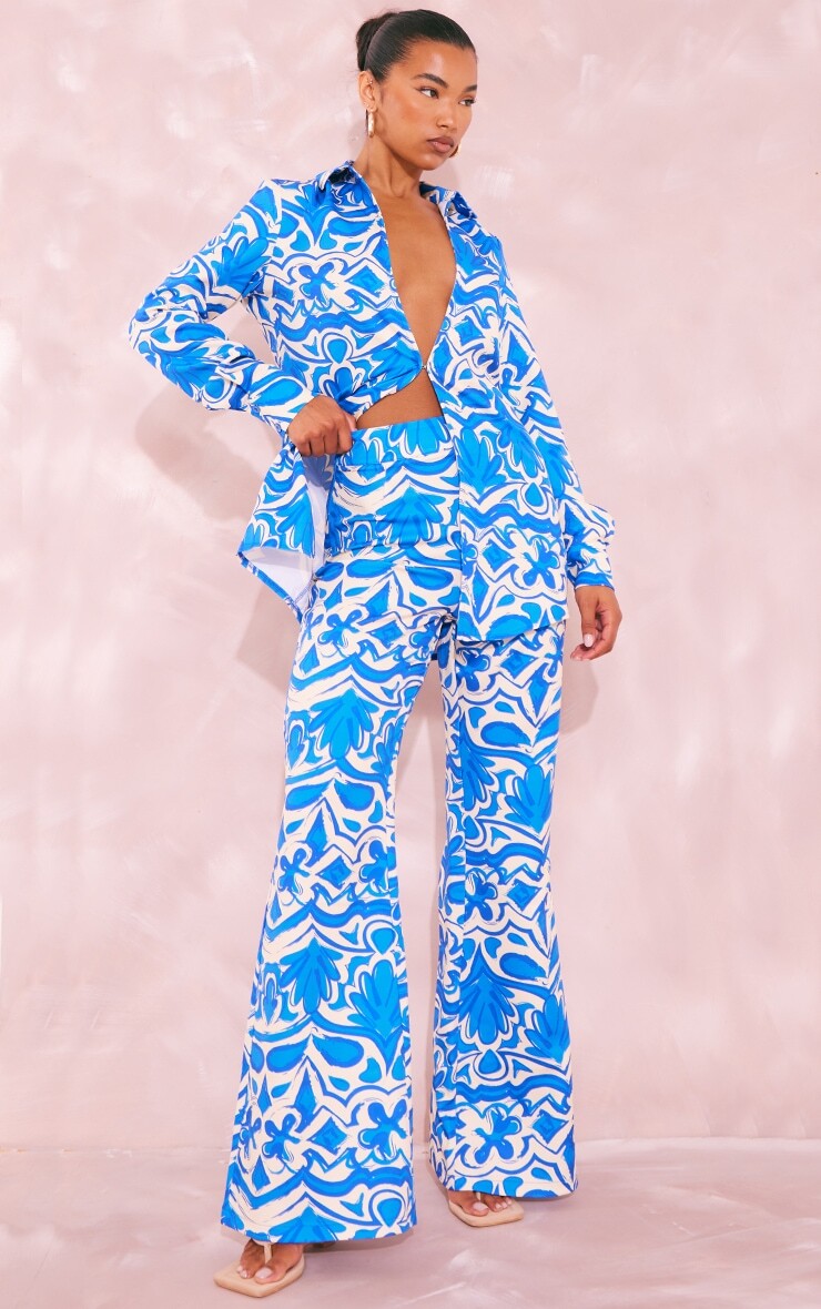 

PrettyLittleThing Синие широкие брюки с принтом, Синий