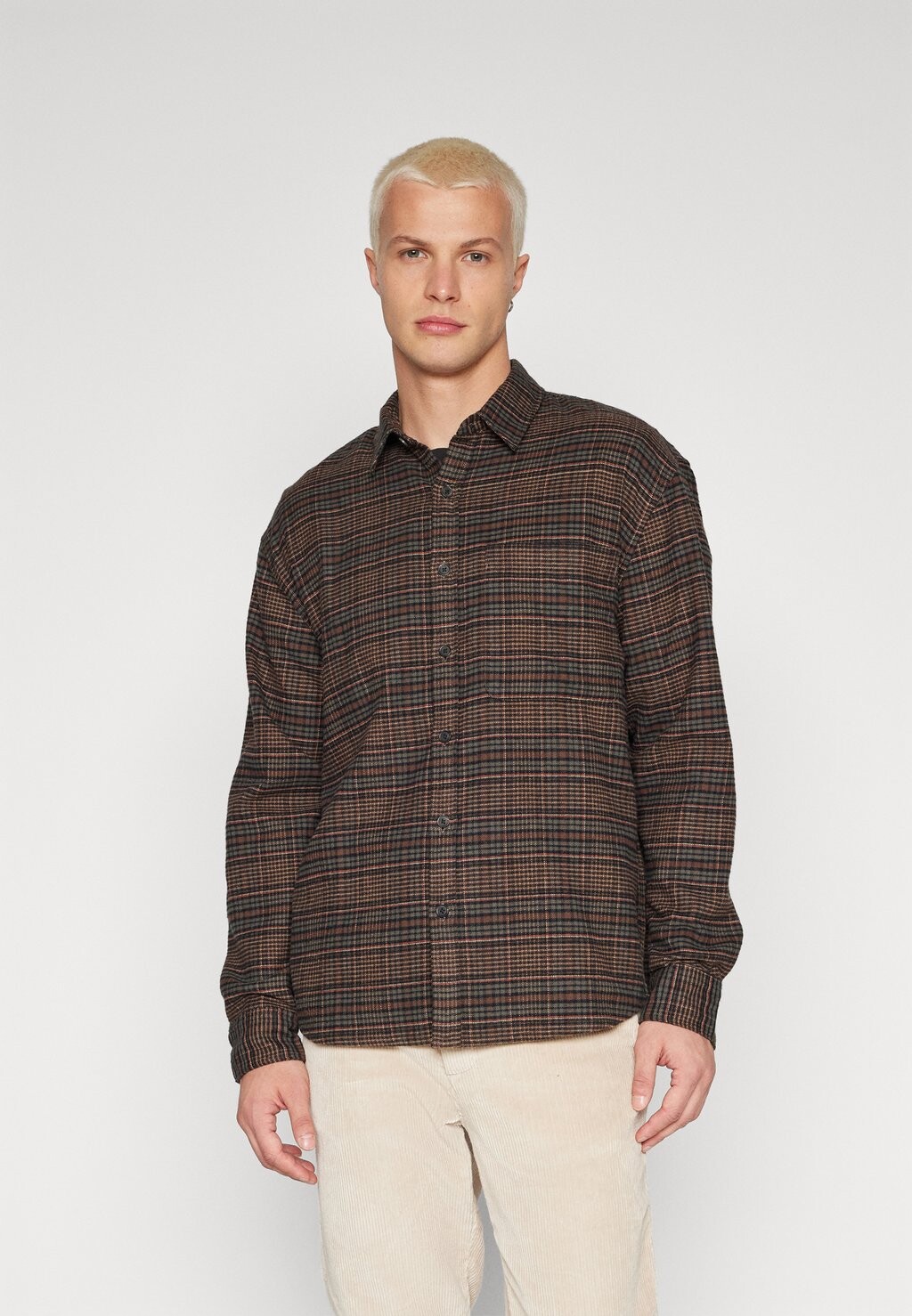 

Рубашка FLANNEL BUTTON-UP SHIRT Abercrombie & Fitch, цвет BROWN/GREEN PLAID
