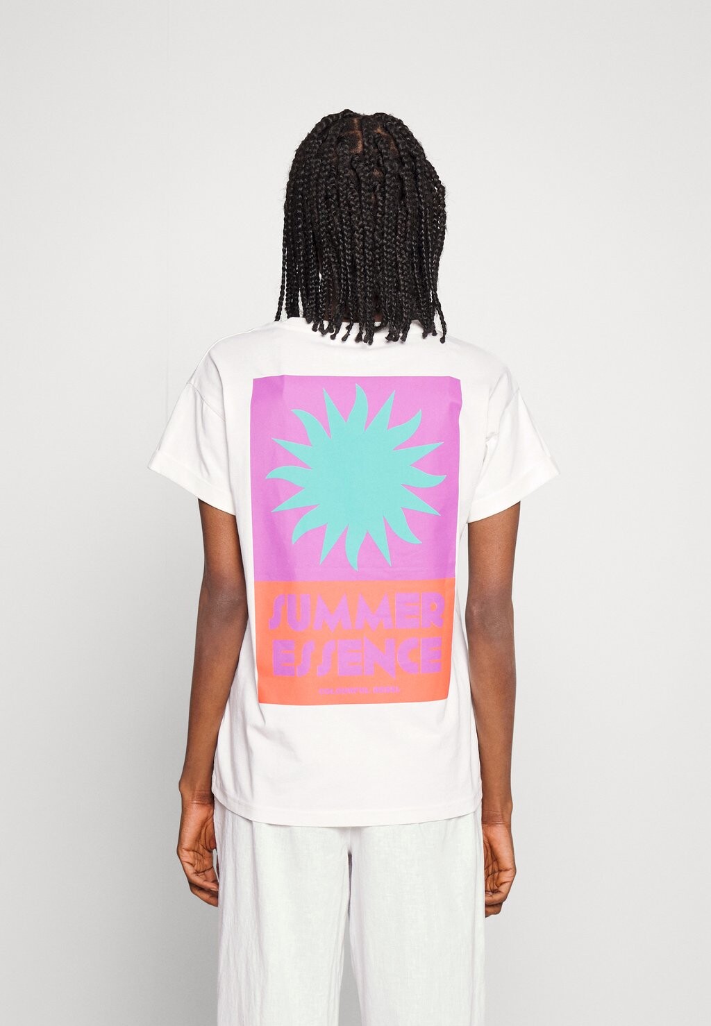 

Футболка с принтом Colourful Rebel